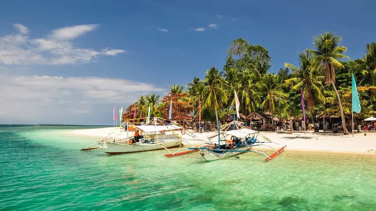 Private Honda Bay Island Hopping Boat Tour in Puerto Princesa