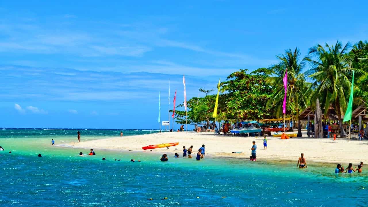 Private Honda Bay Island Hopping Boat Tour in Puerto Princesa